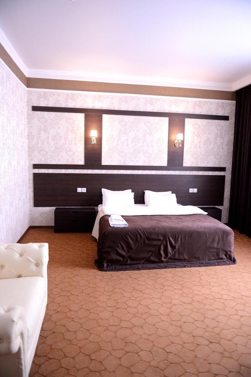 Pride Hotel Тараз Екстериор снимка
